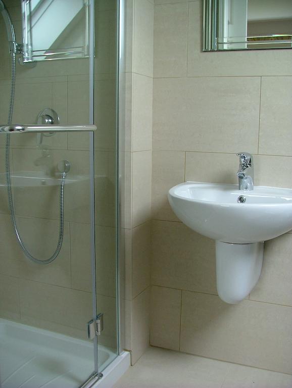 Mead Lodge B&Bコーシャム 部屋 写真